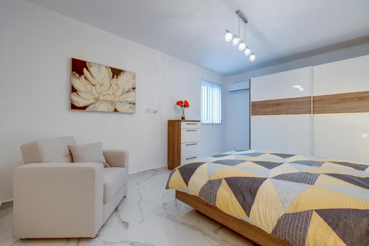 Stylish 2Br Apartment In Central St Julians Saint Julian's ภายนอก รูปภาพ