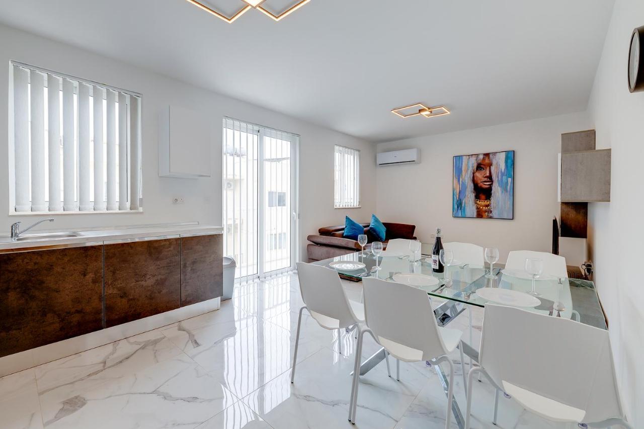 Stylish 2Br Apartment In Central St Julians Saint Julian's ภายนอก รูปภาพ