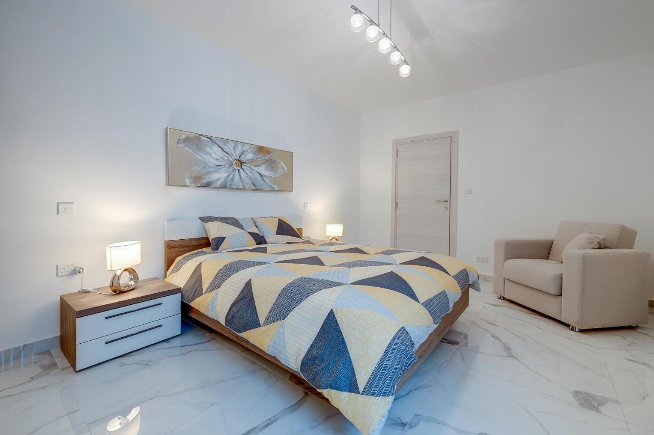 Stylish 2Br Apartment In Central St Julians Saint Julian's ภายนอก รูปภาพ