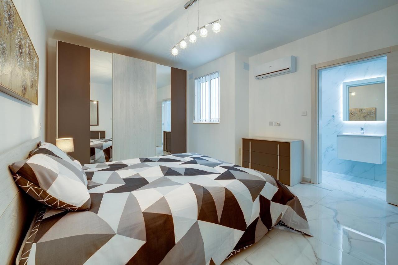 Stylish 2Br Apartment In Central St Julians Saint Julian's ภายนอก รูปภาพ