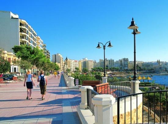 Stylish 2Br Apartment In Central St Julians Saint Julian's ภายนอก รูปภาพ