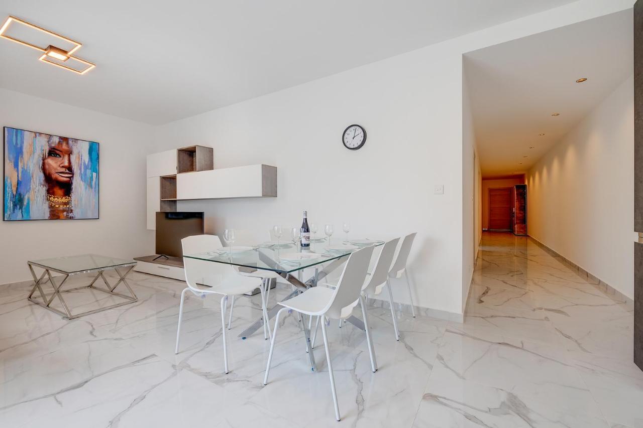 Stylish 2Br Apartment In Central St Julians Saint Julian's ภายนอก รูปภาพ
